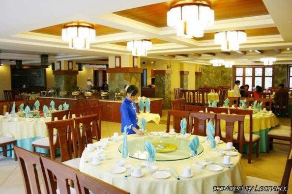 Haiyue Bay Holiday Hotel Санья Ресторан фото